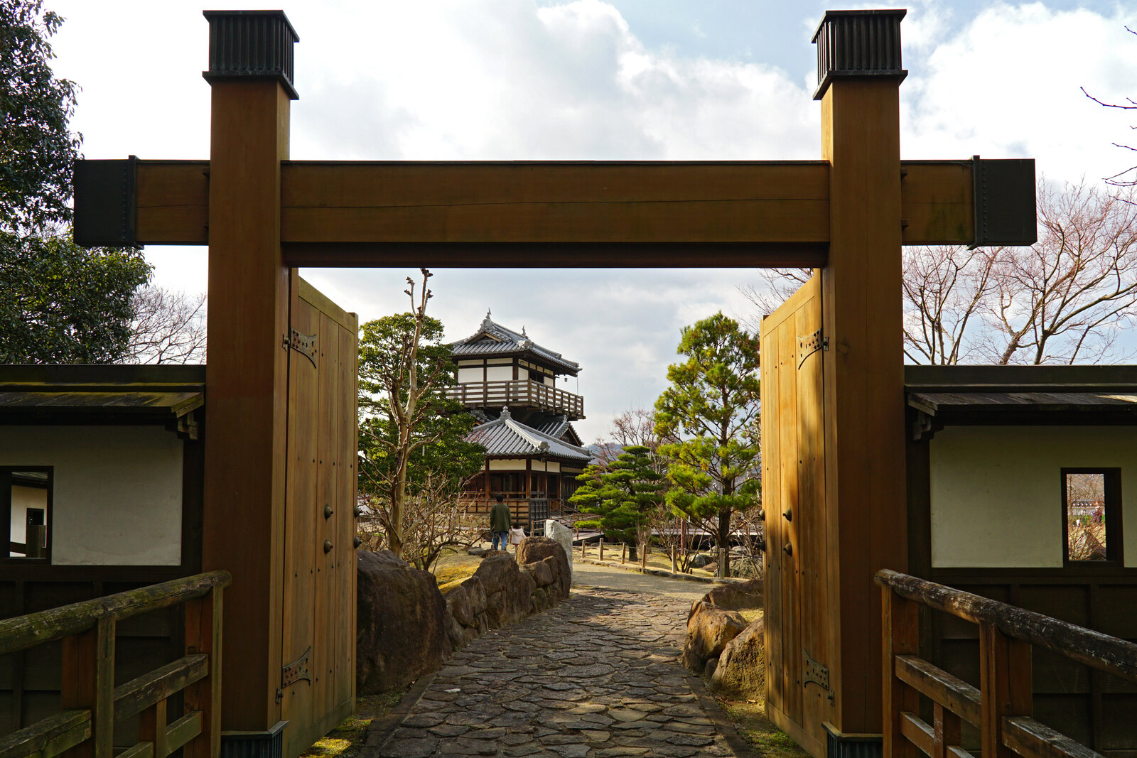 池田城跡公園の展望休憩舎