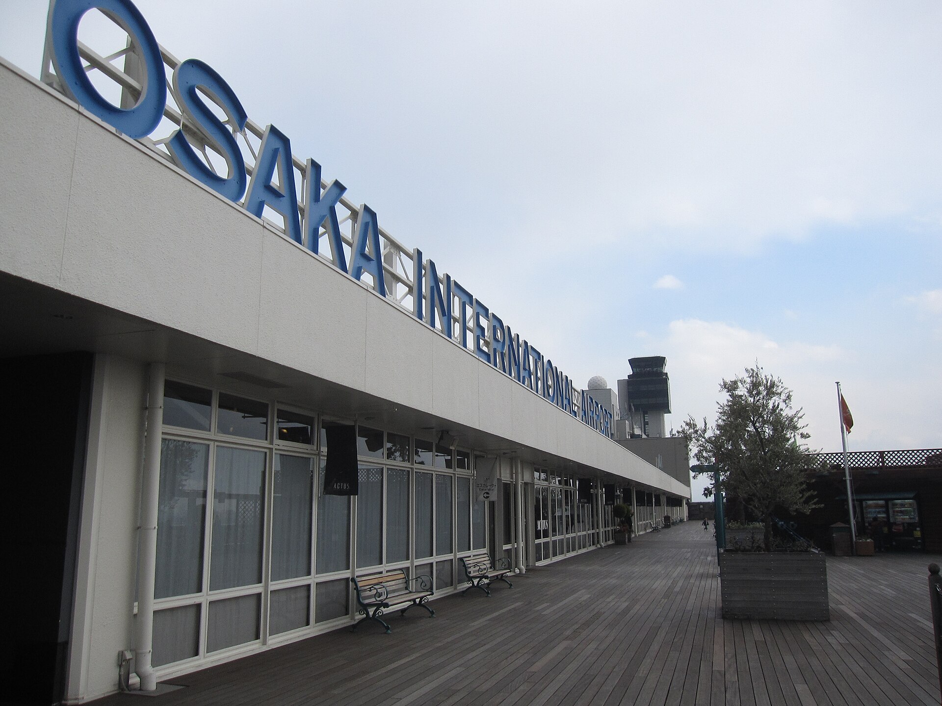 大阪国際空港の屋上展望デッキ ラ・ソーラ